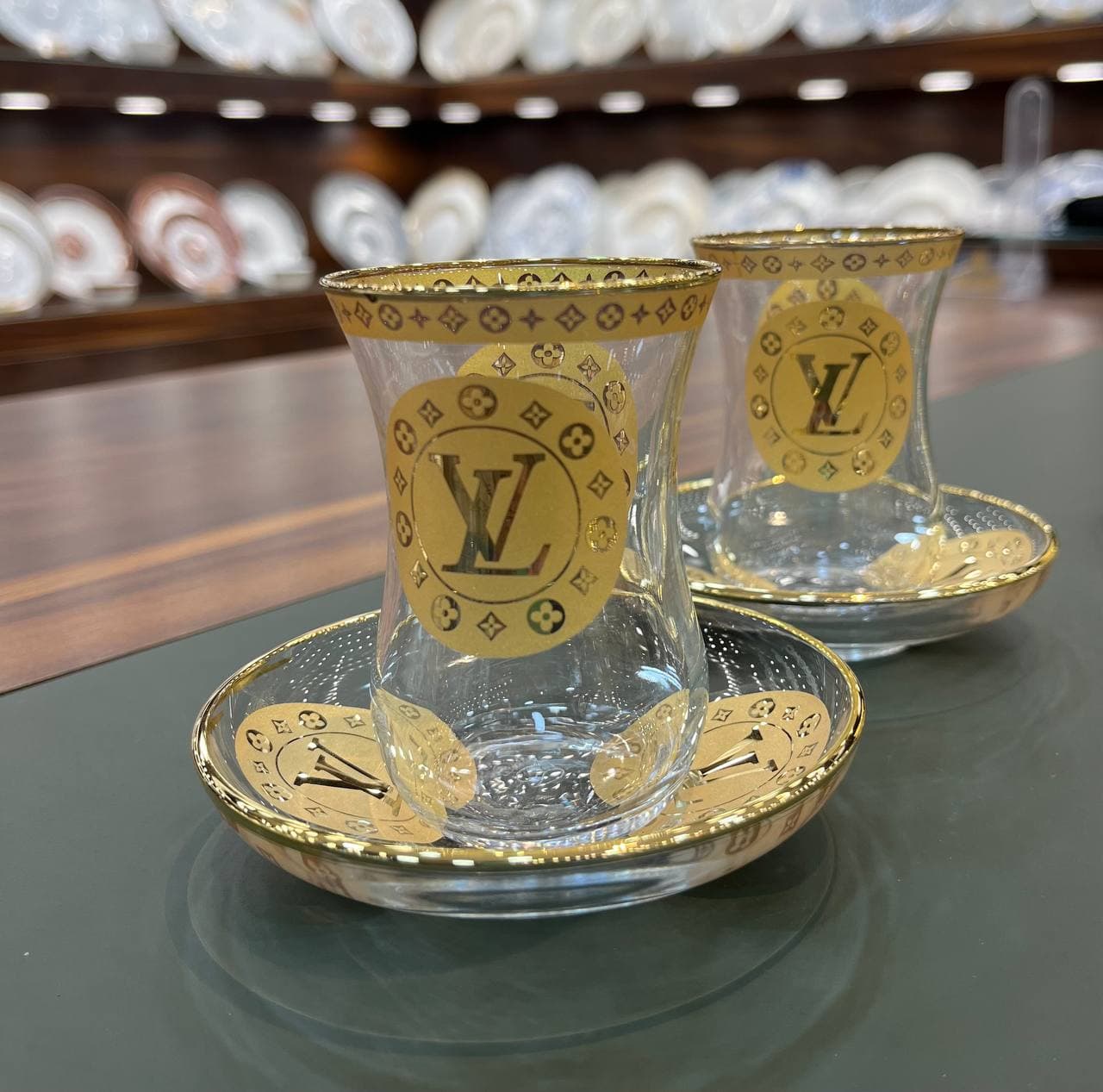 استکان و نعلبکی لب طلا لویی ویتون Louis Vuitton — تصویر ۷
