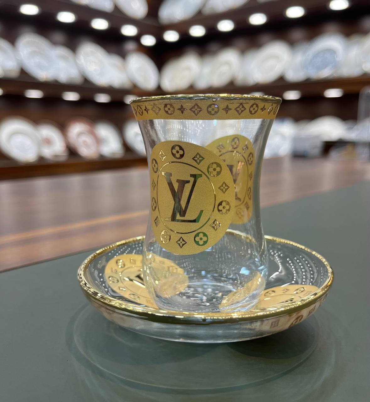 استکان و نعلبکی لب طلا لویی ویتون Louis Vuitton — تصویر ۸