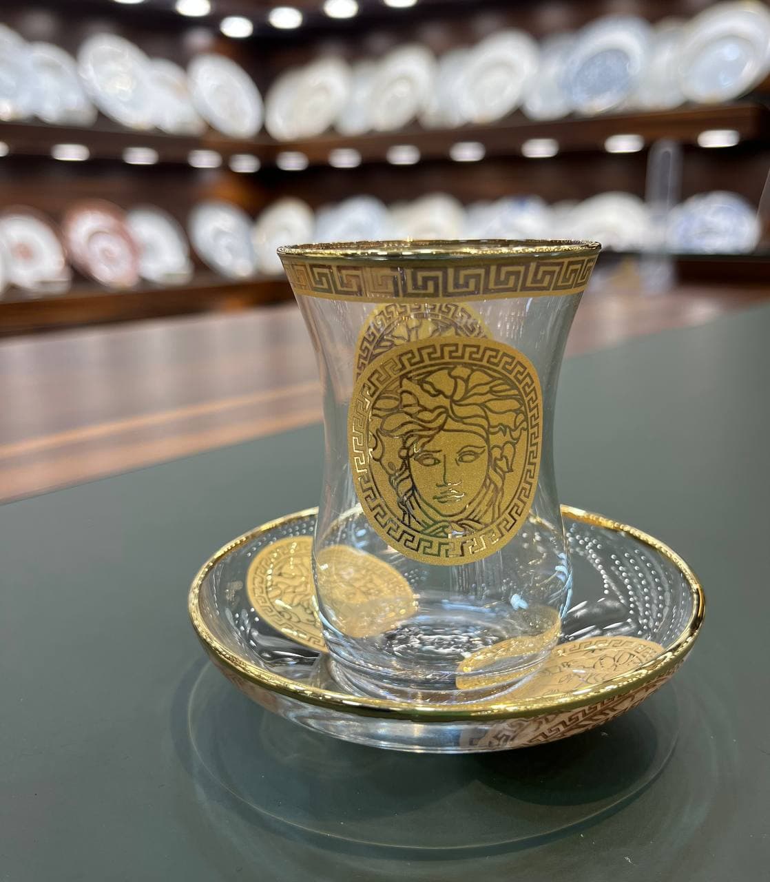 استکان و نعلبکی لب طلا ورساچه Versace — تصویر ۸