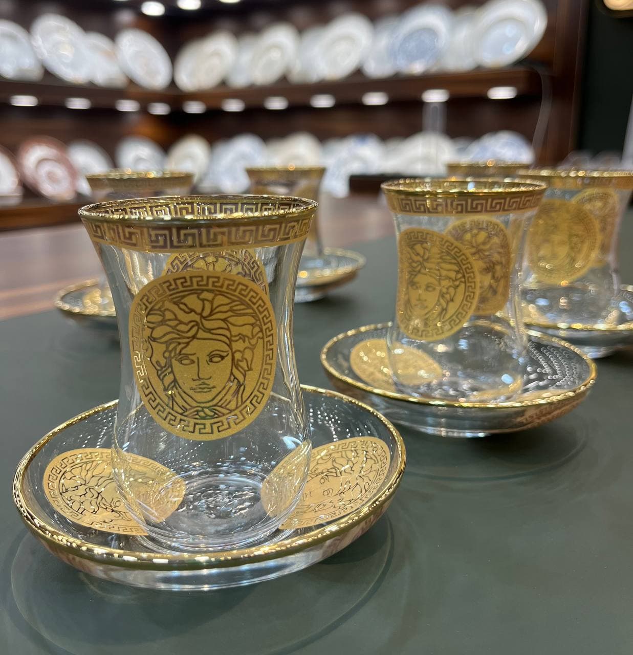 استکان و نعلبکی لب طلا ورساچه Versace — تصویر ۶