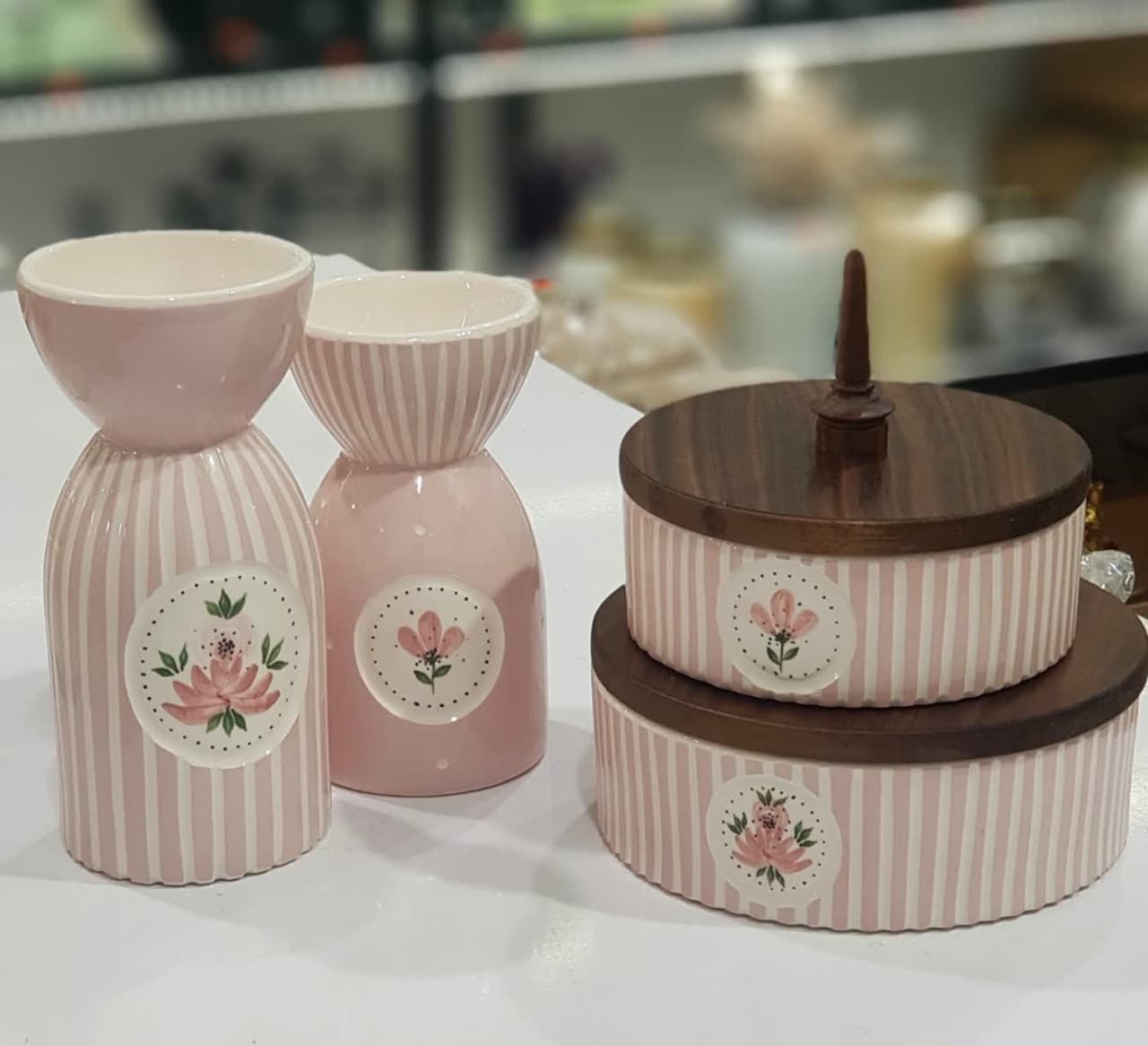شکلات خوری سرامیکی درب چوب گردو — تصویر ۲