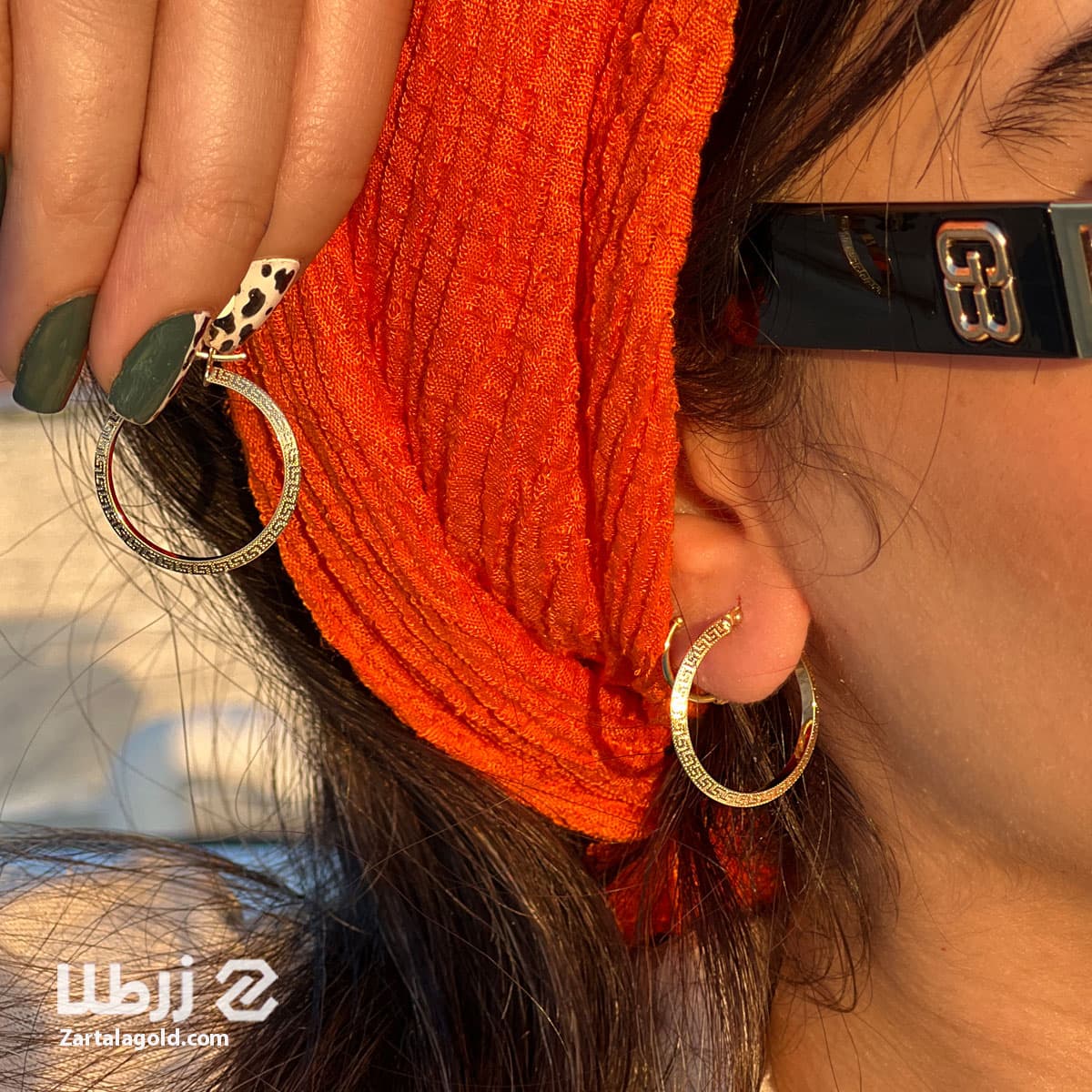 گوشواره حلقه ای طلا طرح هشتی سایز متوسط کد E23818 — تصویر ۲