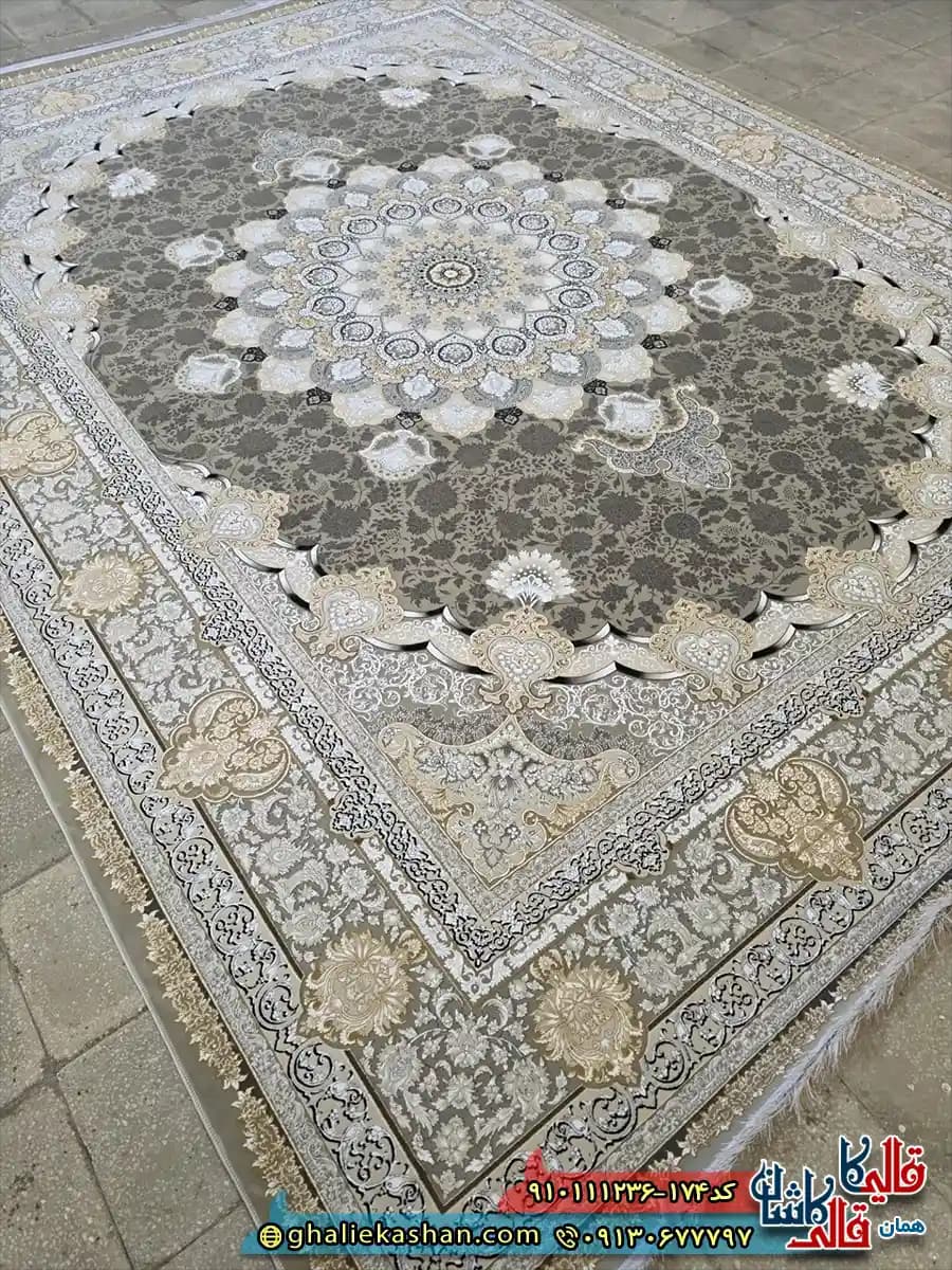 فرش طلاکوب 1200 شانه طرح سلطان رنگ طوسی فیلی گل برجسته کاشان — تصویر ۳