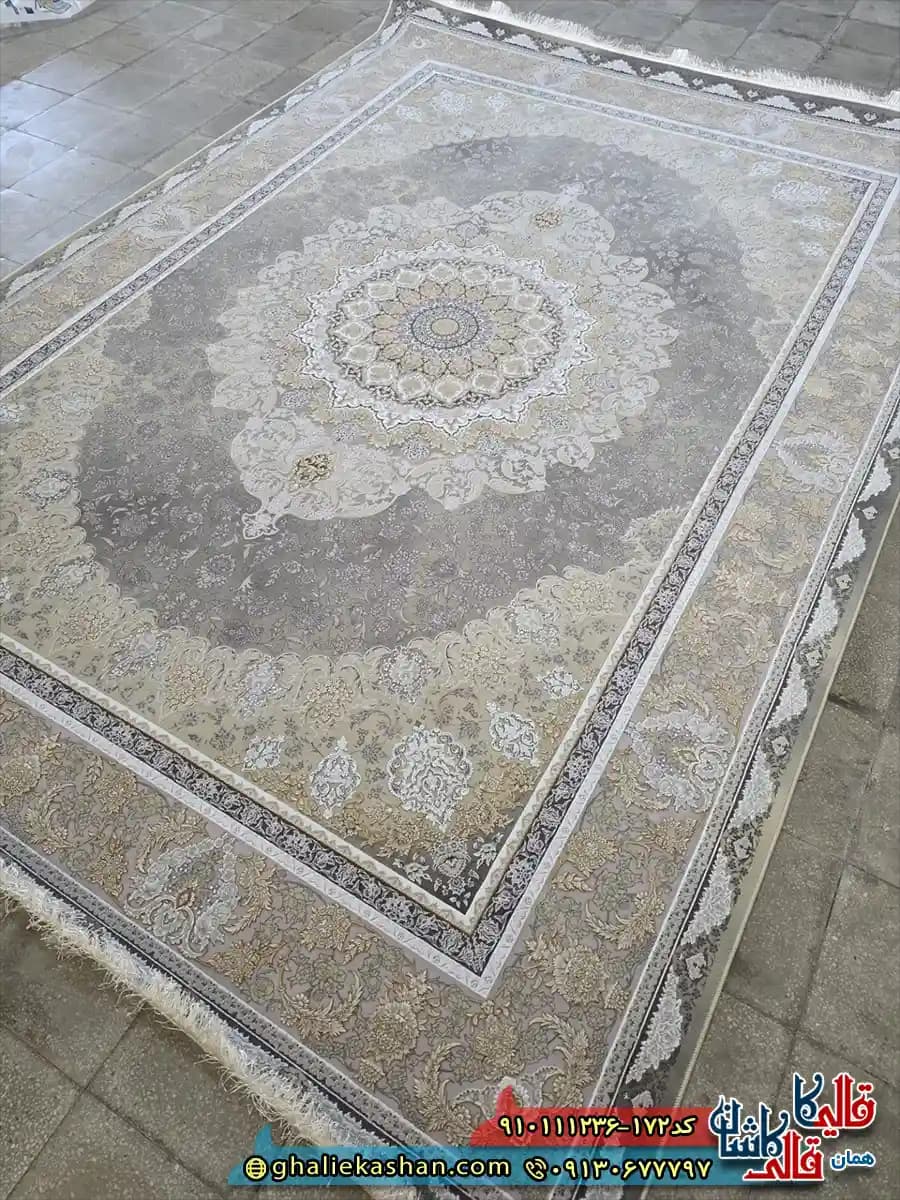 فرش طلاکوب 1200 شانه طرح پرتو رنگ طوسی گل برجسته کاشان — تصویر ۳