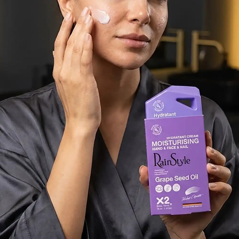 کرم آبرسان و روشن‌کننده رین استایل (RainStyle) مدل روغن هسته انگور حجم 70 میلی لیتری — تصویر ۶