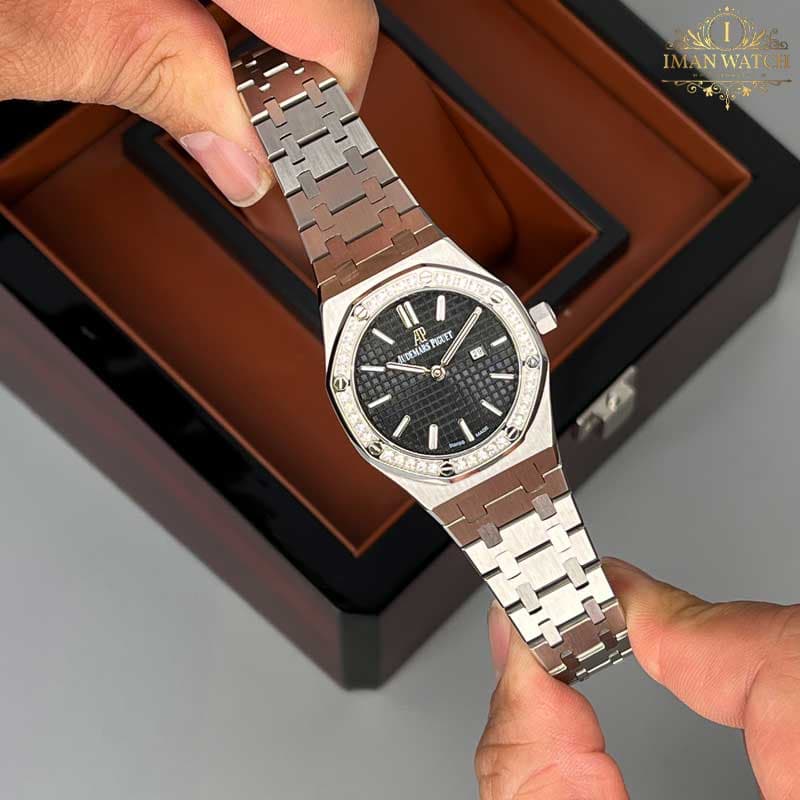ساعت زنانه اودمار پیگه نقره ای صفحه مشکی Audemars piguet 2034 — تصویر ۳