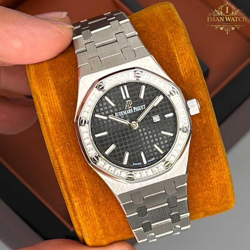 ساعت زنانه اودمار پیگه نقره ای صفحه مشکی Audemars piguet 2034 — تصویر ۲
