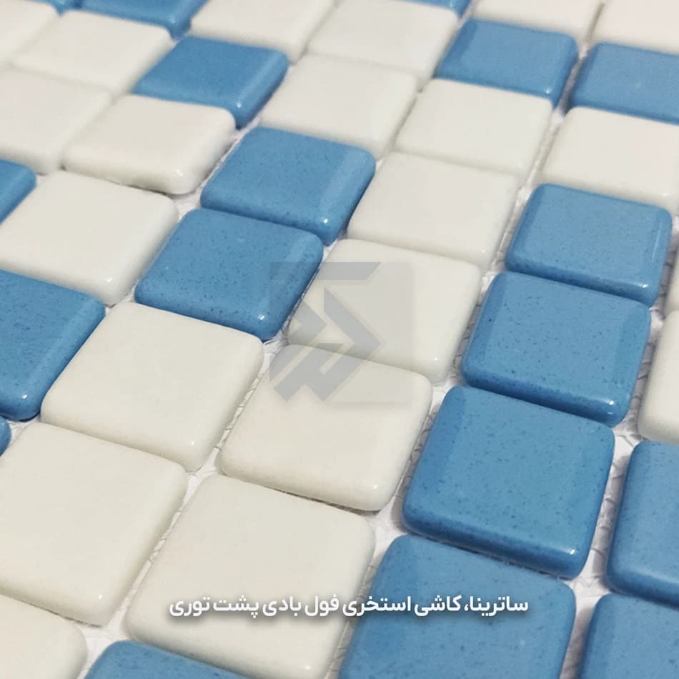 ساترینا – کاشی استخری مکیس سفید و آبی فول بادی پشت توری — تصویر ۲