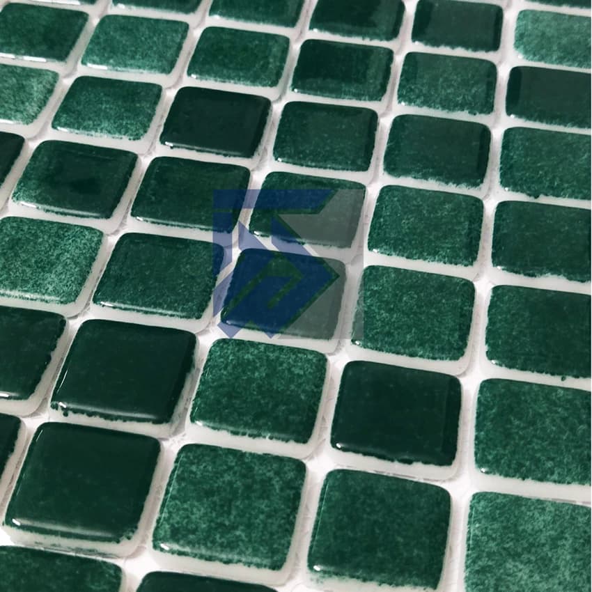 Green 9 LF – کاشی استخری سبز تیره شیشه ایی ضد اسید — تصویر ۲