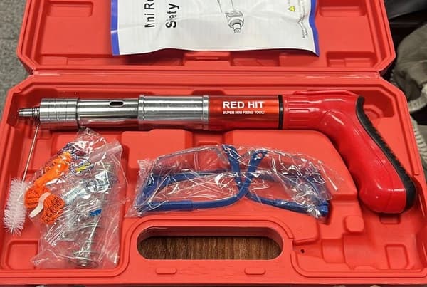 تفنگ میخکوب ردهیت فلزی تایوان اصل RED HIT (بهمراه 30عدد میخ) — تصویر ۲