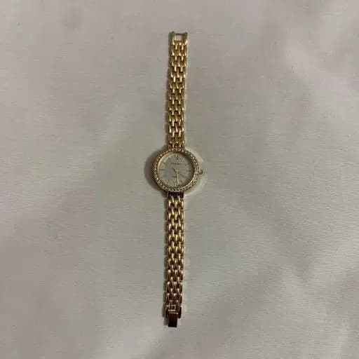 ساعت مچی زنانه شیک و مناسب — تصویر ۳
