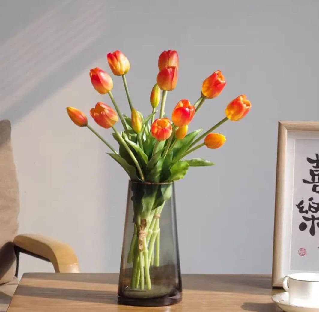 دسته گل لاله لمسی و گوشتی ۵ شاخه