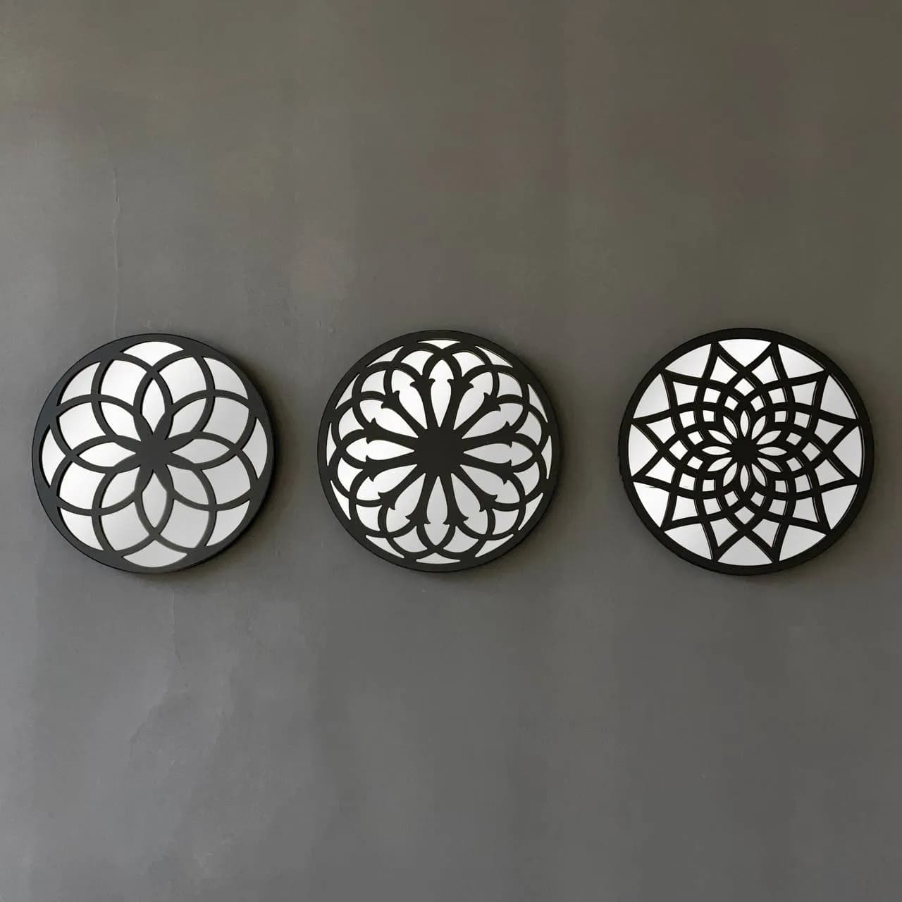 دیوارکوب آینه‌ای سه تکه کد ۹۰۱ قطر 30 سانت