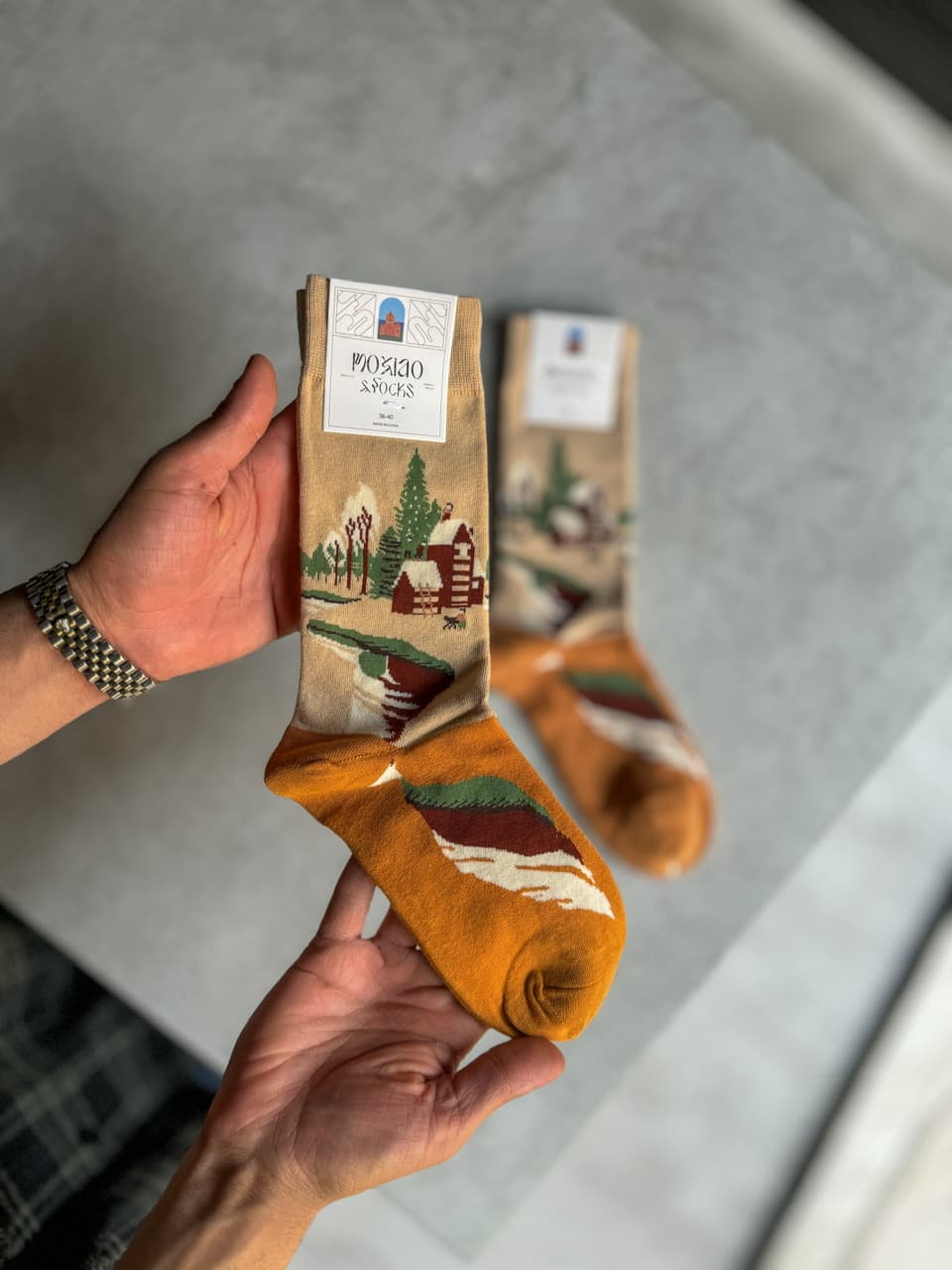جوراب ساقدار Moxiao طرح Wooden Cabin کد 661 — تصویر ۲