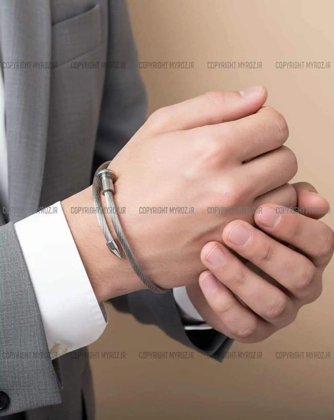 دستبند استیل مردانه کارتیه مدل میخ کد 2696 — تصویر ۳