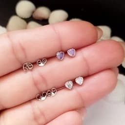 گوشواره نقره میخی طرح قلب عیار 925 برند BSJ silver سفید و یاسی — تصویر ۳