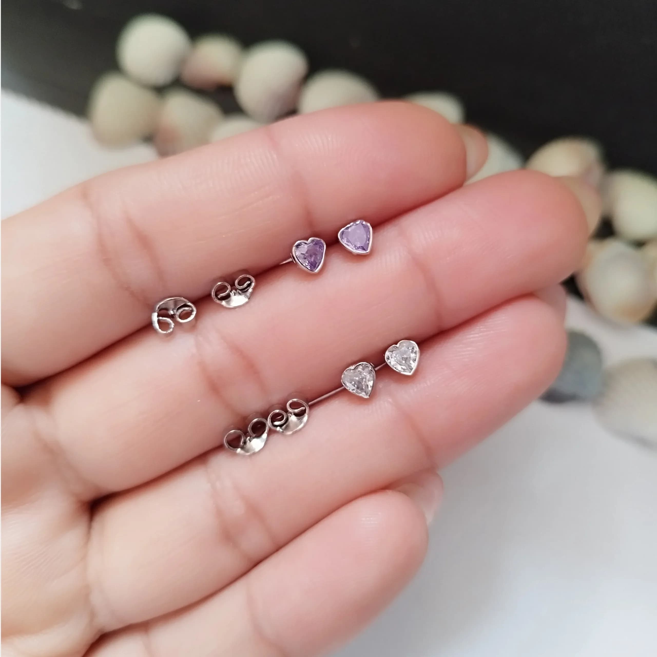 گوشواره نقره میخی طرح قلب عیار 925 برند BSJ silver سفید و یاسی — تصویر ۶
