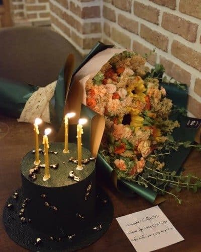 باکس گل و کیک تبریک تولد به دوست دختر