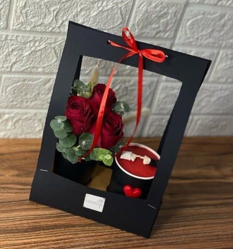کیک تولد و گل برای تولد پسر آبان ماهی