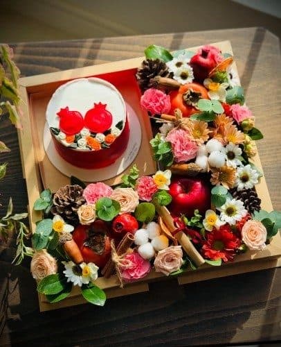 بهترین پک هدیه و کیک تولد با گل برای دختر ۹ ساله
