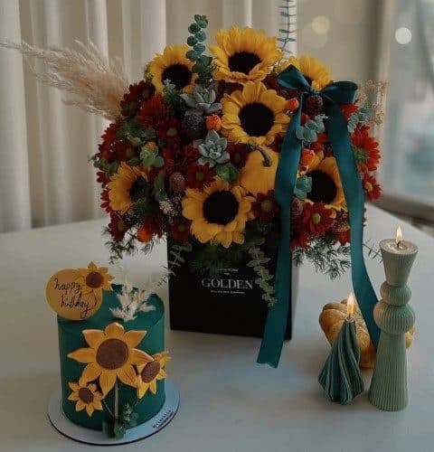 کیک تولد و باکس گل تبریک تولد به عشق