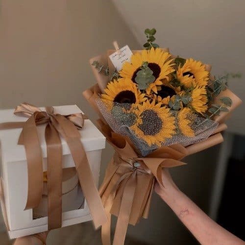 گل تولد و کیک دی ماهی