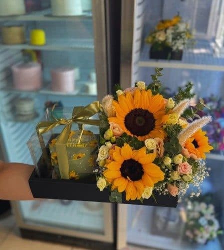 گل تولد و جعبه کیک برای پسر