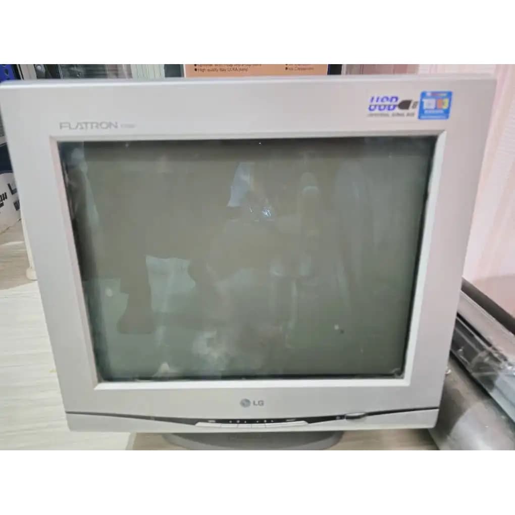 مانیتور 17 اینچ ال جی مدل 700P