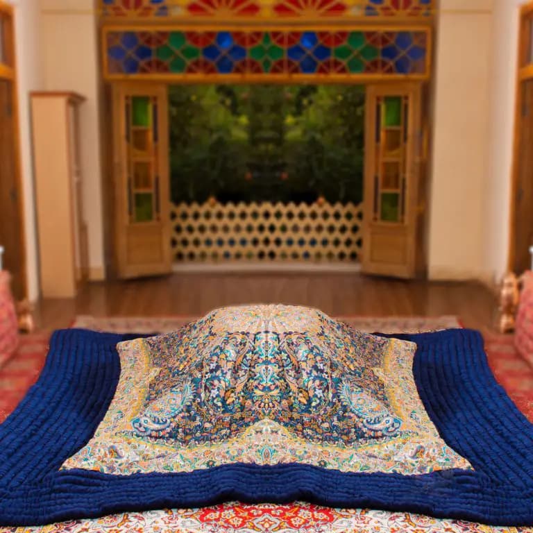 لحاف کرسی دست دوز ترمه طرح افشار رنگ سرمه ای — تصویر ۲