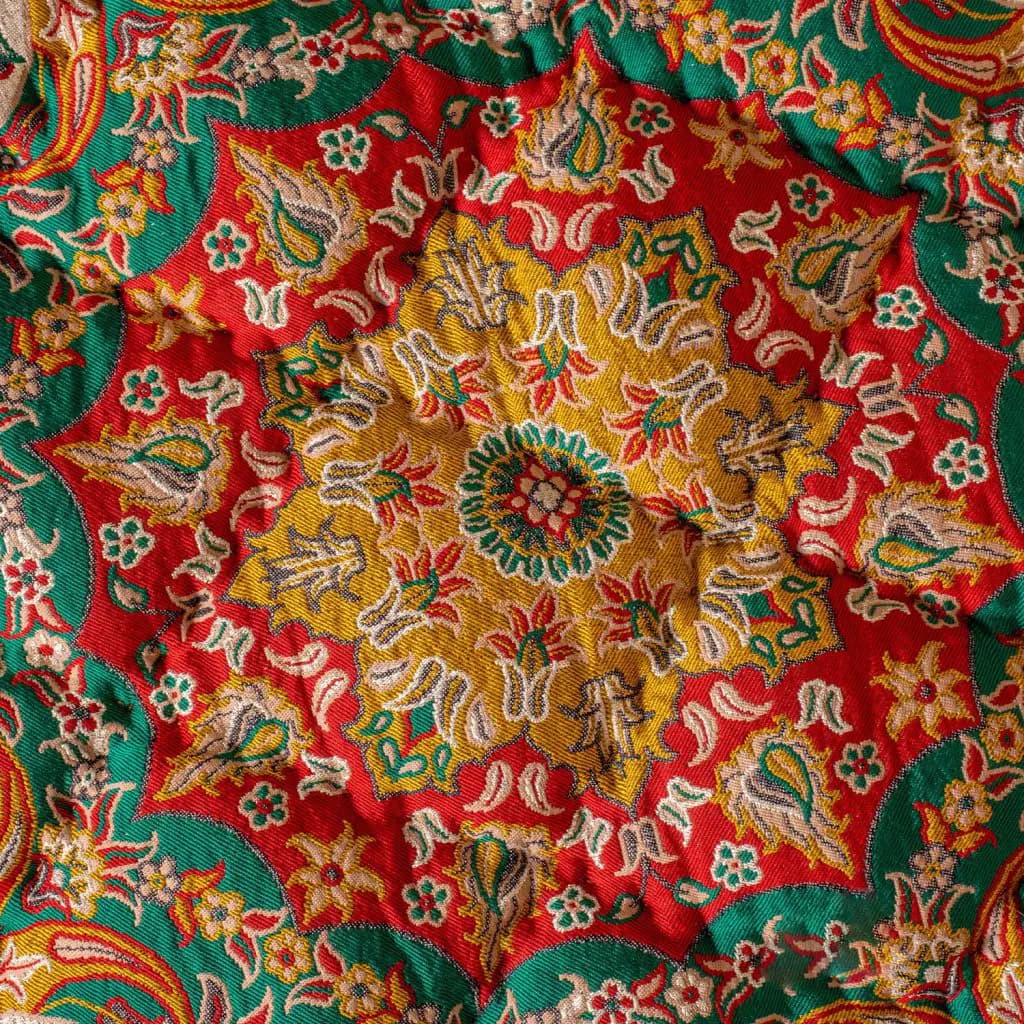 لحاف کرسی دست دوز ترمه طرح اردیبهشت رنگ کرم — تصویر ۶