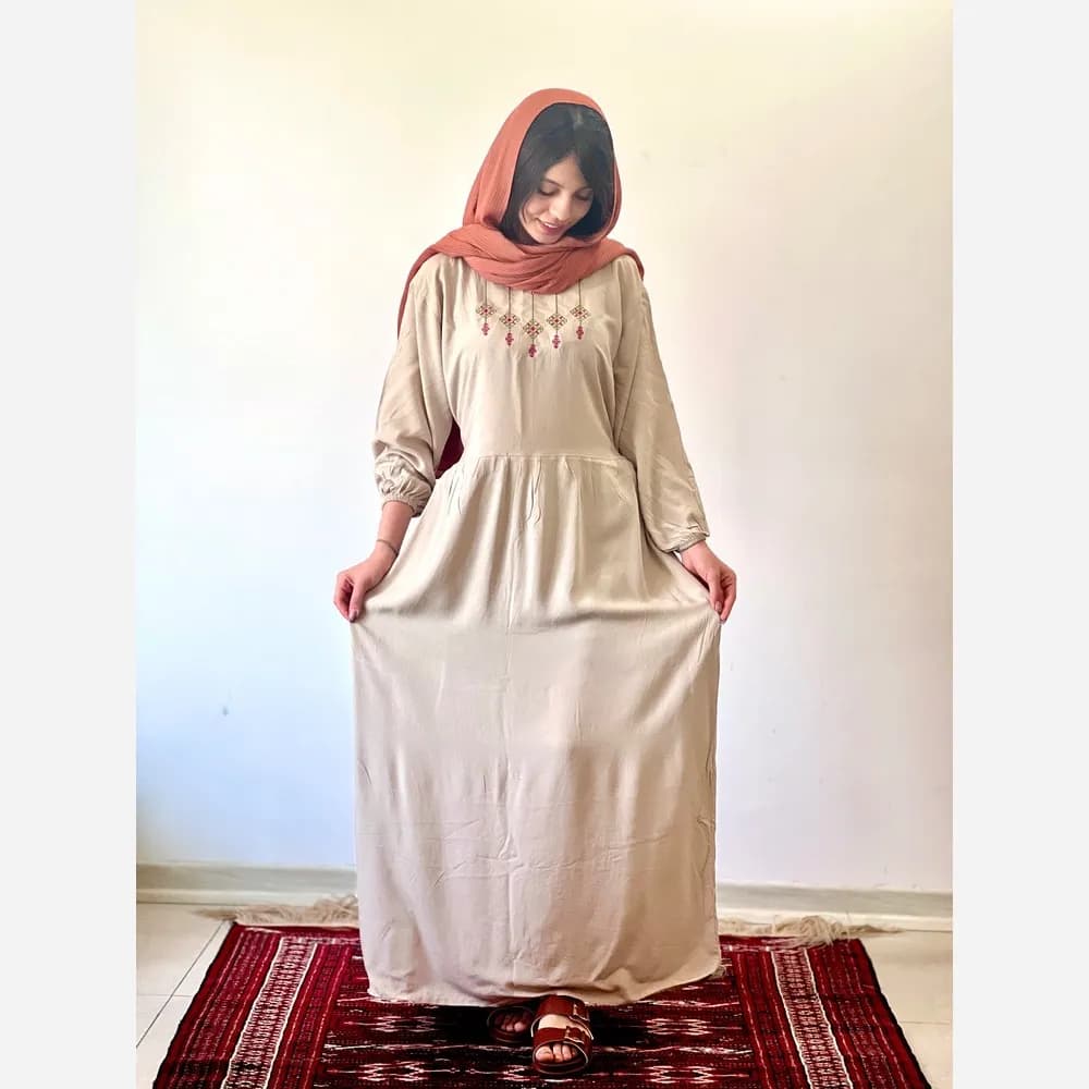 پیراهن ساحلی گلدوزی ماریا جنس نخ ململ فری سایز — تصویر ۲