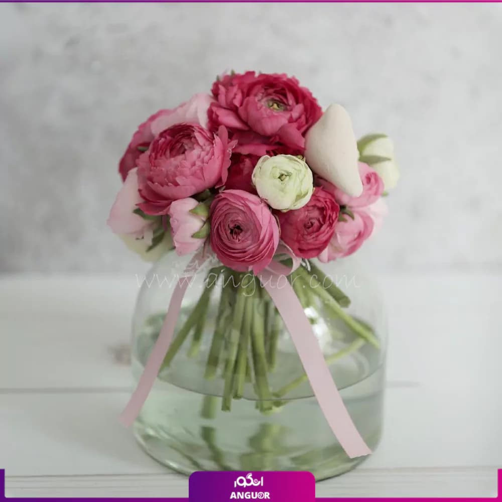 دسته گل پادینا با گلدان شیشه ای