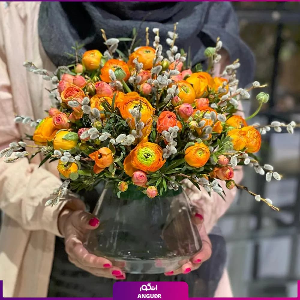 دسته گل آلاله با گلدان شیشه ای