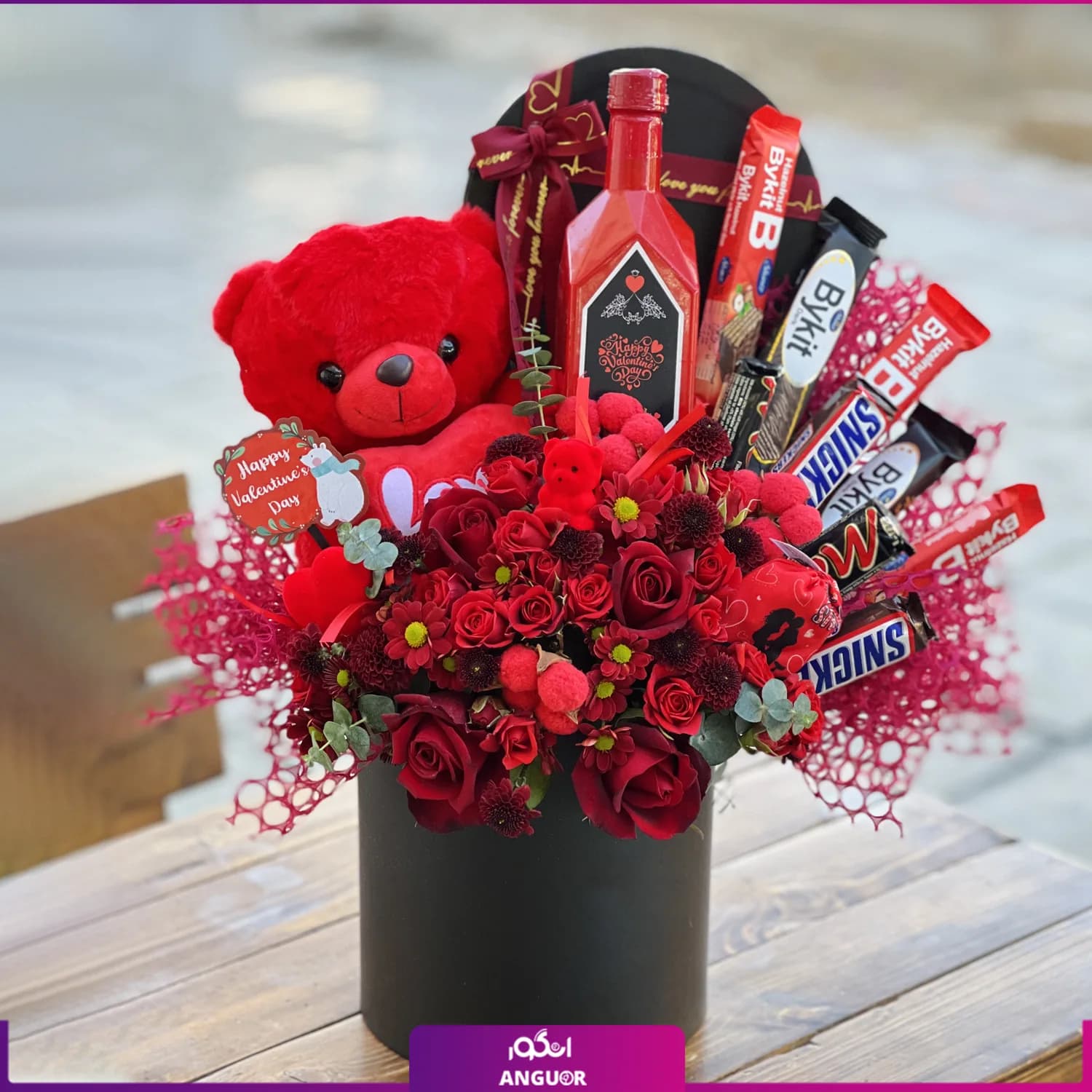 باکس عروسک و 4 شاخه گل رز عشق