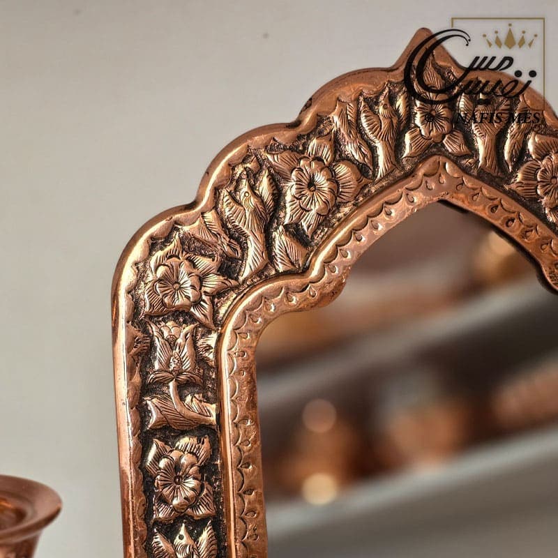 آینه و شمعدان مسی قلم کاری شده طرح رسا — تصویر ۳