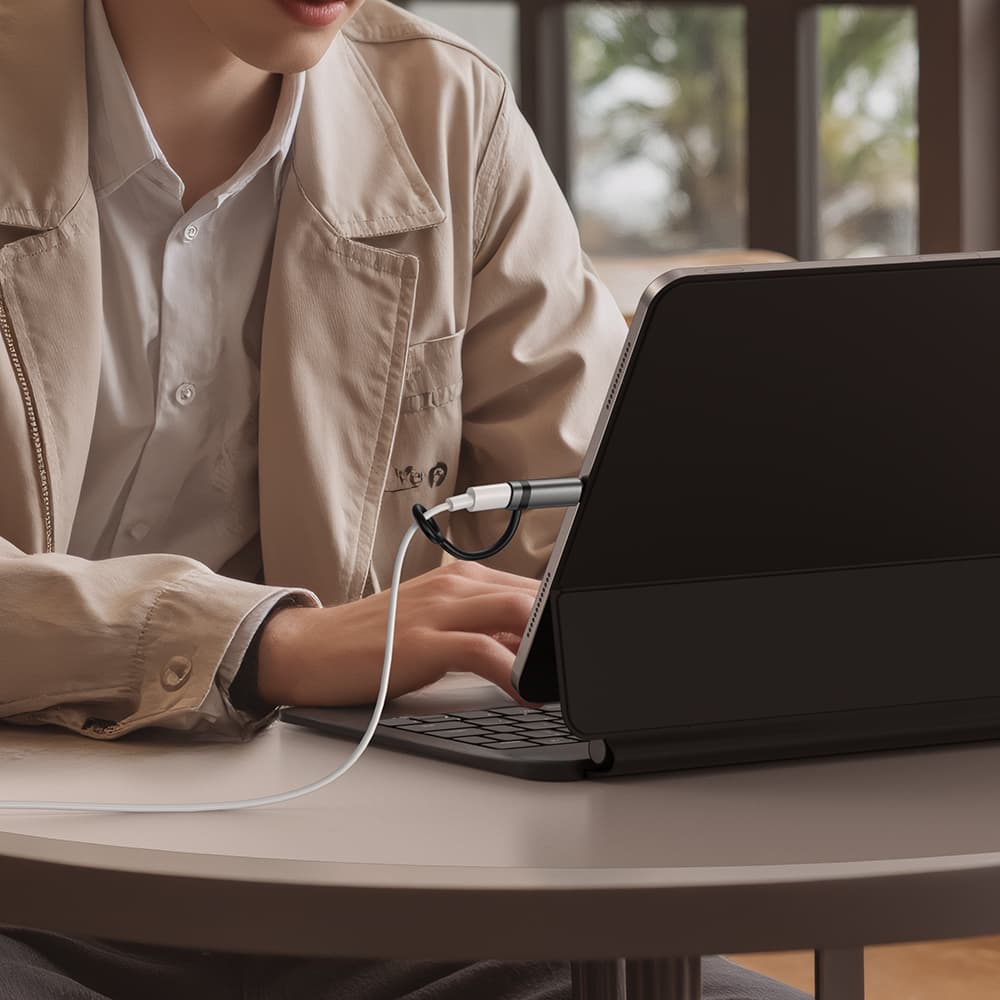 مبدل مک دودو Lightning به USB-C با نمایشگر LED و بند آویز توان 60 وات — تصویر ۳