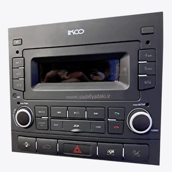 مجموعه پنل وسط داشبورد با رادیوپخش و کلیدهای کنترلی وکلیدCNG بدون CD خوان نورزمینه سفید پژو پارس ایساکو — تصویر ۲