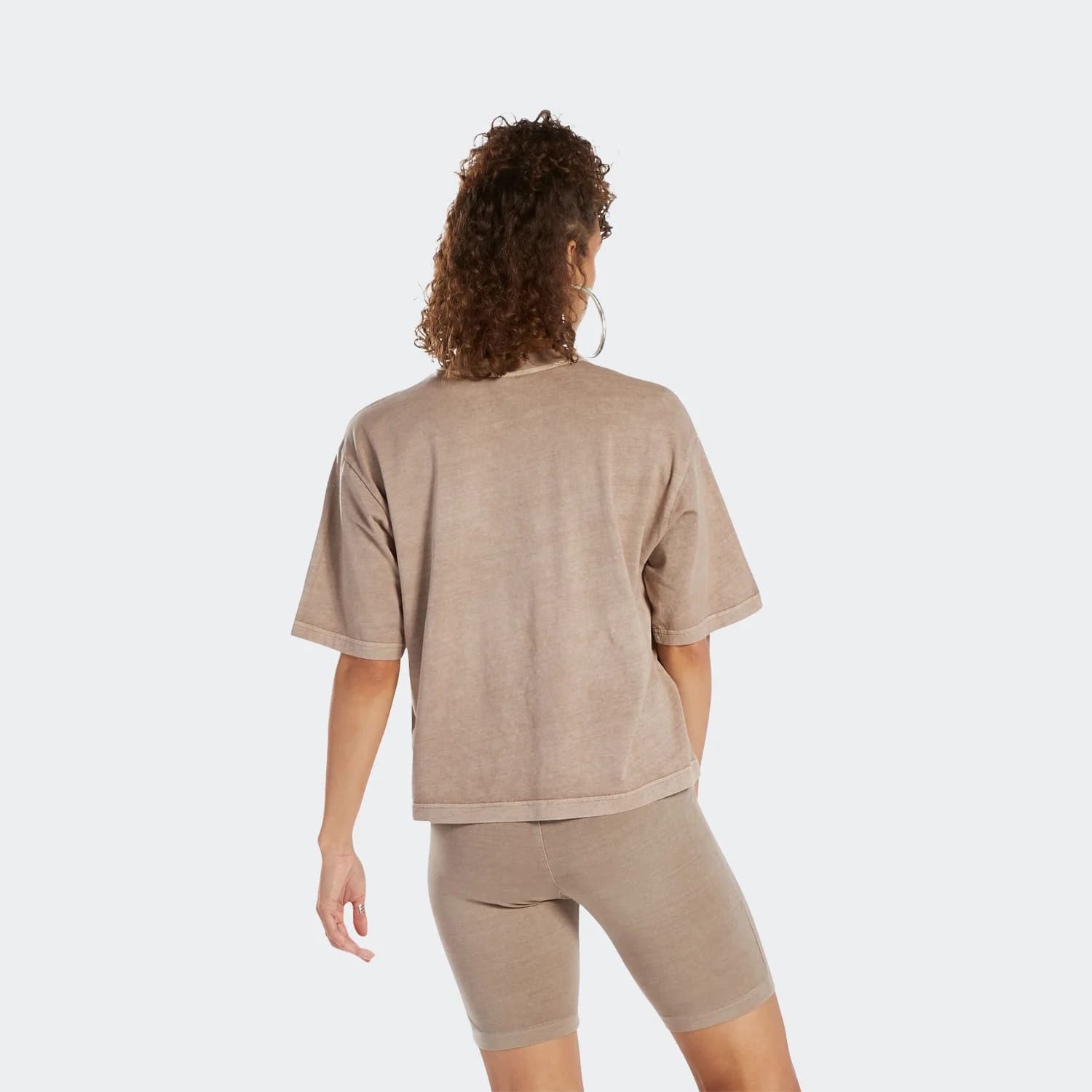 تیشرت زنانه ریباک مدل Classics Natural Dye Boxy T-Shirt — تصویر ۳