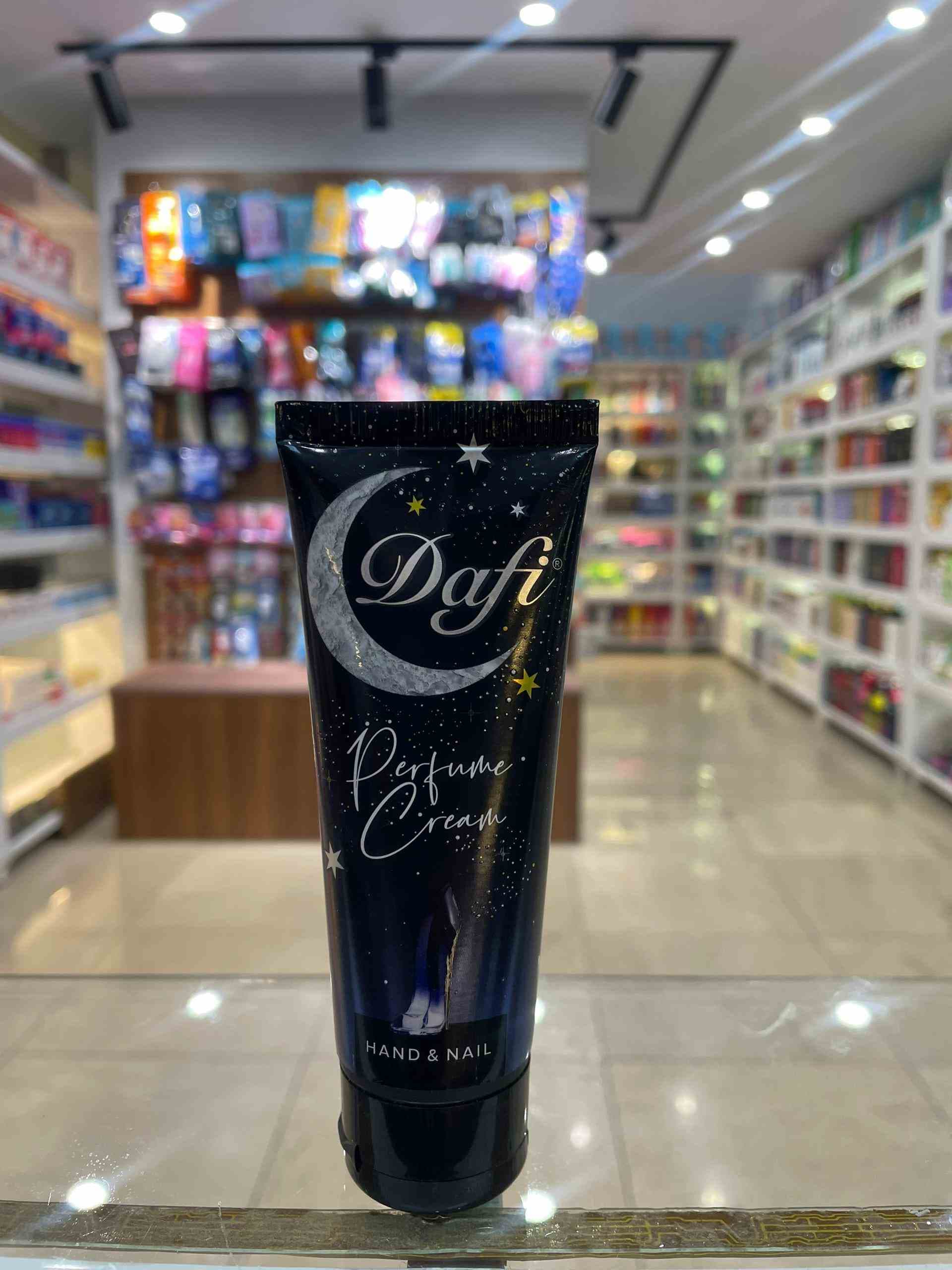کرم تیوپی عطری دستو ناخن گود گرل دافی