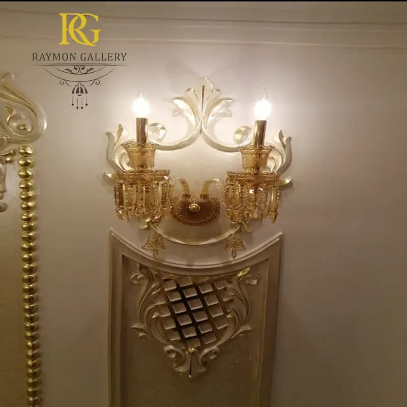 دیوارکوب باکارات دو شاخه طلایی و بدنه کریستالی