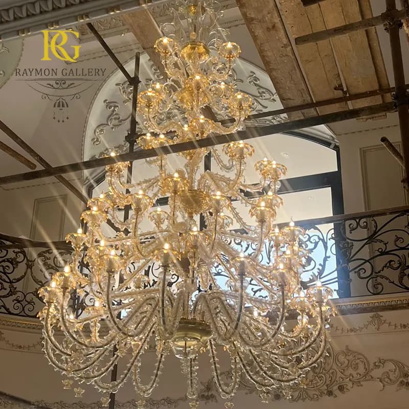 لوستر طبقاتی مجلل سفید تمام دست ساز وارداتی (88 شاخه)