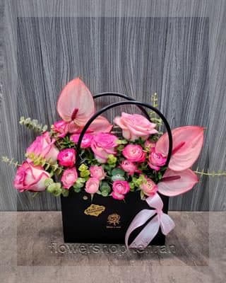 با خرید گل ارزان فضای سرد و خسته‌کننده را زنده کن