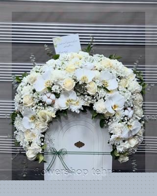با باکس گل ولنتاین مردانه مهمان‌ها را از همان لحظه ورود شگفت‌زده کن