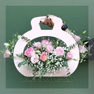 با قیمت رز هفت رنگ بدون حرف اضافه، توجه و محبتت را نشان بده