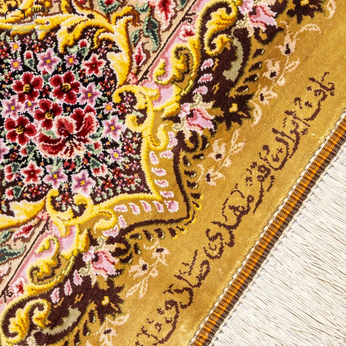 فرش دستباف ذرع و نیم تمام ابریشم محرمات ترنجی زمینه قهوه ای مارک صادق زاده بافت قم کد D03039G — تصویر ۴