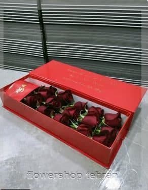 با دسته گل رز و ارکیده بدون حرف اضافه، توجه و محبتت را نشان بده