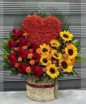 با یک سبدگل نامزدی ساده، حال و هوای جشن را عوض کن