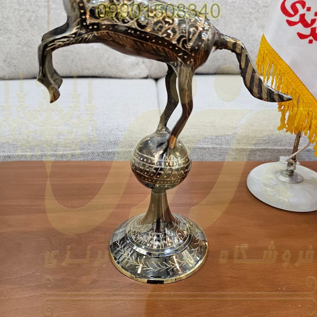 اسب روي گوي برنز قلمزني 28 — تصویر ۳