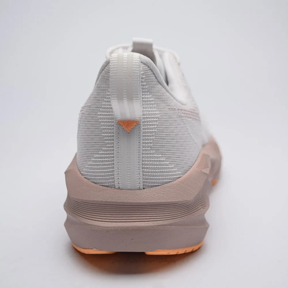 کتونی Asics مدل Novablast 5 – 1012B765-102 — تصویر ۵