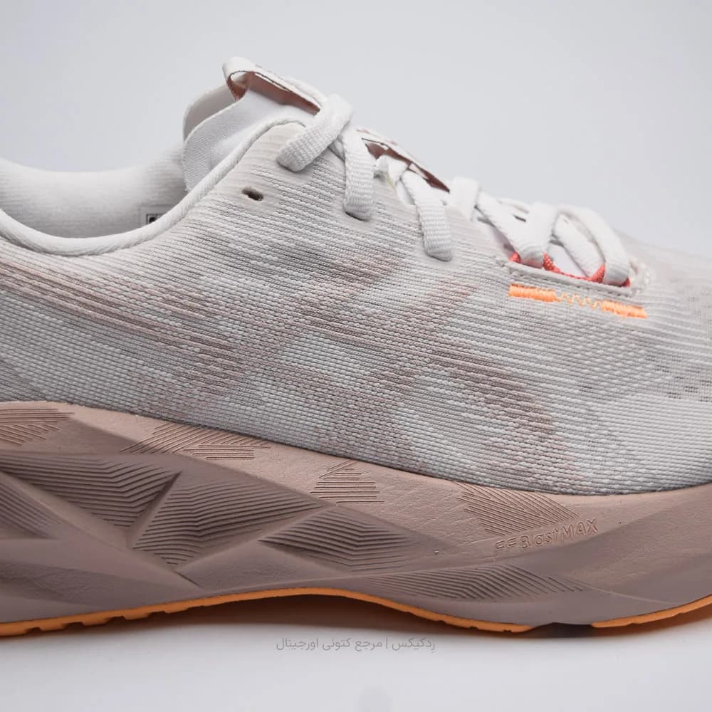 کتونی Asics مدل Novablast 5 – 1012B765-102 — تصویر ۶